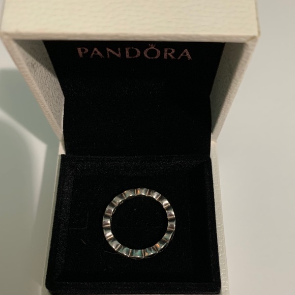 Limited edition stackable Pandora ring - Picture 3 of 6